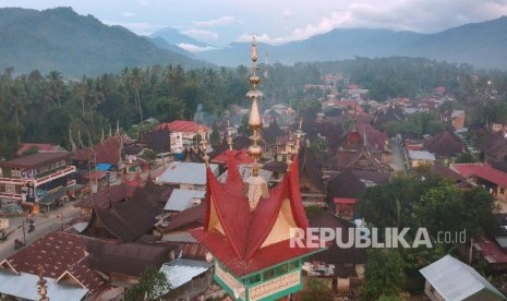 Foto udara kawasan seribu rumah gadang, di Muaro Labuah, Kabupaten Solok Selatan, Sumatera Barat, Sabtu (23/3). Sebanyak 14 TPS di Solok Selatan akan menggelar pemungutan suara ulang (PSU).