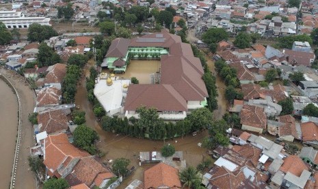 Foto udara pascabajir di kawasan Bukit Duri, Jakarta Selatan