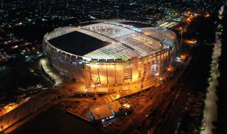 Foto udara pembangunan Jakarta International Stadium (JIS) di Tanjung Priok, Jakarta Utara, Selasa (23/11/2021).