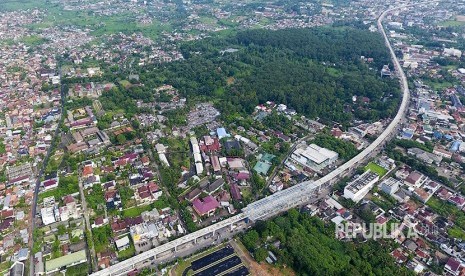 Aerial view of Light Rail Transit (LRT) construction in Palembang, South Sumatra.