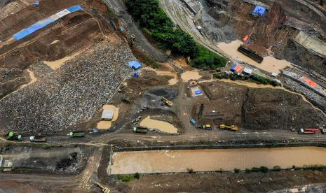 Foto udara proyek pembangunan Bendungan Ciawi dan Sukamahi di Ciawi, Kabupaten Bogor, Jawa Barat, Jumat (29/10/2021). Kementerian Koordinator Perekonomian melalui Komite Percepatan Penyediaan Infrastruktur Prioritas (KPPIP) mengestimasi ada 16 proyek strategi nasional yang akan selesai pada akhir 2021, salah satunya adalah proyek Bendungan Ciawi dan Sukamahi.