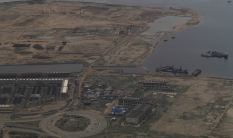 An aerial view of the reclamation project at Jakarta bay, Tuesday (November 15). 