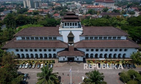 Foto udara pusat pemerintahan Provinsi Jawa Barat di Gedung Sate, Bandung, Jawa Barat, Kamis (5/9/2019). 