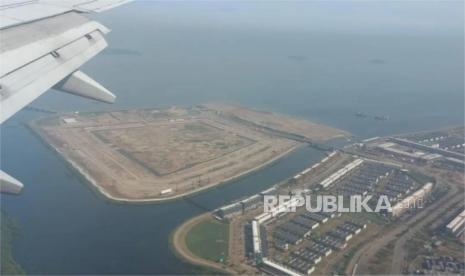 Foto udara reklamasi Pantai Indah Kapuk (PIK) 2 yang masuk proyek strategis nasional (PSN) pada era Presiden Joko Widodo (Jokowi).