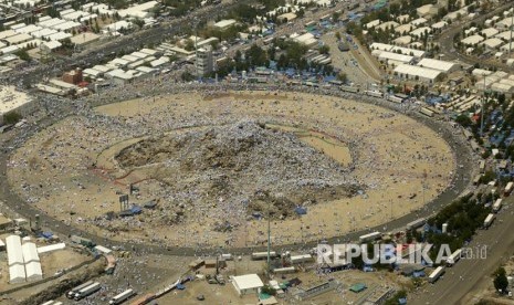 Foto udara ribuan jamaah haji melaksanakan ibadah wukuf di Padang Arafah