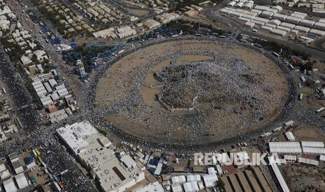 Kesthuri Sudah Prediksi Arab Saudi Gelar Haji Terbatas. Foto udara saat jamaah haji dari berbagai negara  memadati Jabal Rahmah saat berwukuf di Padang Arafah, Makkah, Arab Saudi.