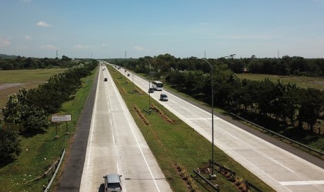 Foto udara sekitar pintu gerbang Tol Cipali Palimanan, Cirebon, Jawa Barat, Minggu (24/5/2019). 