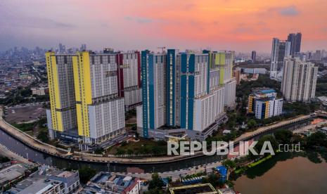 Foto udara suasana Rumah Sakit Darurat Covid-19 (RSDC) Wisma Atlet di Kemayoran, Jakarta, Jumat (14/1/2022). Lonjakan kasus rawat inap Covid-19 mulai terlihat di RSDC Wisma Atlet akibat penyebaran varian omicron dari SARS-CoV-2, virus penyebab Covid-19.