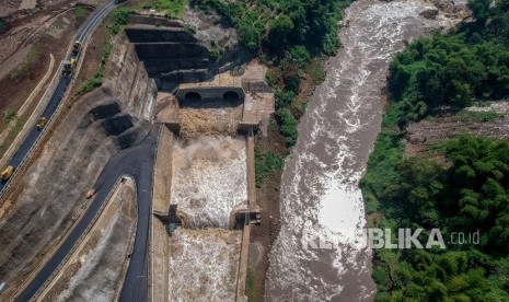 Foto udara terowongan air Sungai Citarum di Nanjung, Margaasih, Kabupaten Bandung, Jawa Barat, Rabu (18/12/2019).