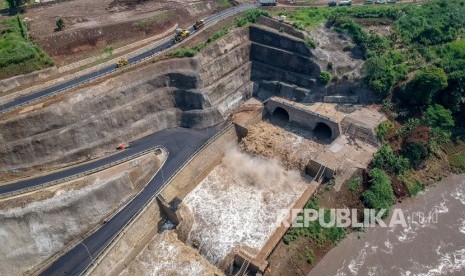 Foto udara terowongan air Sungai Citarum di Nanjung, Margaasih, Kabupaten Bandung, Jawa Barat, Rabu (18/12/2019).