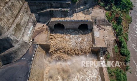 Foto udara terowongan air Sungai Citarum di Nanjung, Margaasih, Kabupaten Bandung, Jawa Barat, Rabu (18/12/2019).