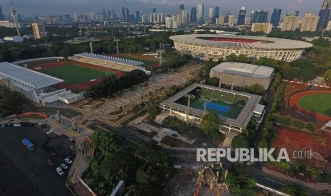 Foto udara venue Asian Games di Kompleks Stadion Utama Gelora Bung Karno, Senayan, Jakarta, Senin (2/4). 