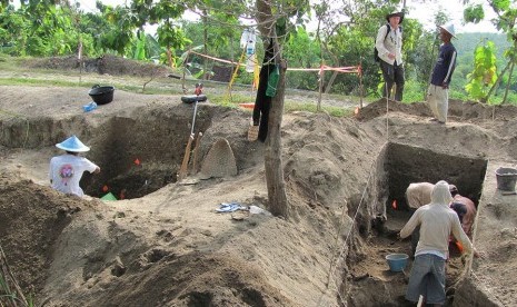 Foto yang diambil tahun 2010 saat eskavasi fosil Homo Erectus di Ngandang, Jawa, Indonesia.