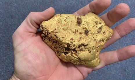 Foto yang dilansir Finders Keepers Gold Prospecting Kalgoorlie pada 20 Mei 2019 memperlihatkan nugget emas seberat 1,4 kg.