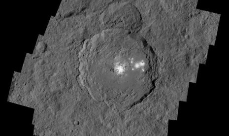 Foto zoom planet ceres yang diambil NASA.