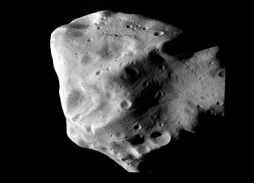 Foto: APN  Gambar satelit dari Lembaga Antariksa Eropa (ESA) menunjukkan asteroid \'Lutetia,\' hasil jepretan pesawat antarika Rosetta.