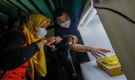 Fotografer memberikan pelatihan fotografi bagi pelaku UMKM (ilustrasi). 