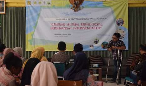 Founder dan Chief Executive Officer (CEO) Difabike, Triyono, saat mengisi kuliah umum di UWM.