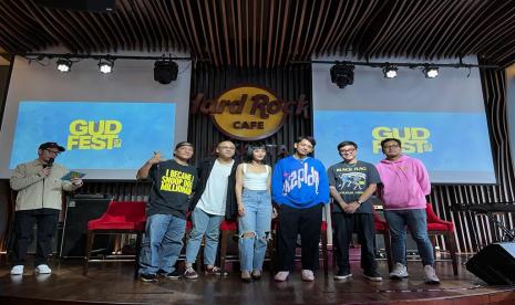 Founder GUDlive, Bimo Nugroho dan line up Gudfest 2022, Teza Sumendra, Rinni, Basboi, Iwa K, dan Pee We Gaskin dalam konferensi pers di Hard Rock Cafe Pacific Place, Jakarta Selatan, Rabu (20/7). pihak promotor GUDlive merencanakan gelaran Gudfest 2022 di Gelora Bung Karno pada 18-20 November silam, yang kemudian ditunda hingga Maret ini. Namun, pihak promotor membatalkan Gudfest 2023 karena alasan kesulitan melakukan refund tiket Gudfest 2022. (ilustrasi) 