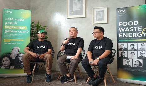 Founder KITA, Hanan Attaki. Ustadz Hanan Attaki berbaiat NU dituntun KH Marzuki Mustamar 