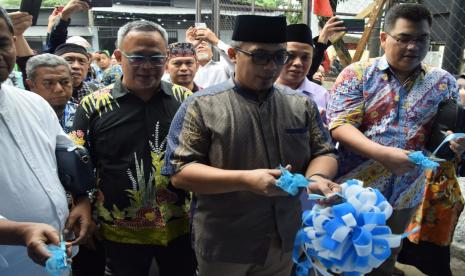 Founder Metode Kauny, Ustadz Bobby Herwibowo  Lc  meresmikan Kauny Quran Center, dan peluncuran  Gerakan Melek Quran Ngefek di Kehidupan, di kawasan Kebayoran Lama Utara, Jakarta, Jumat (23/12/2022).