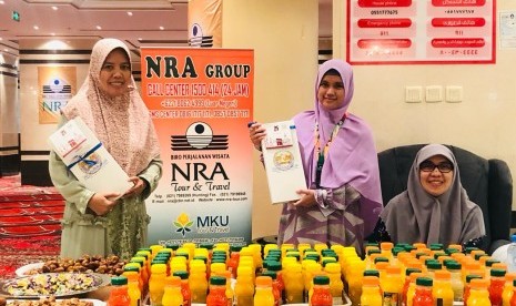 Founder NRA Group, Hj Irmawati Mochtar SE (kanan), dan Direktur Produksi NRA Group, Hj Jumiati Sunduseng (kiri),  di Hotel Tera Al Malawy, Kota Mekkah .   