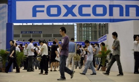 Foxconn, pabrik iPhone terbesar di China. Sejumlah karyawan Foxconn kabur untuk menghindari lockdown di Zhengzhou, China.