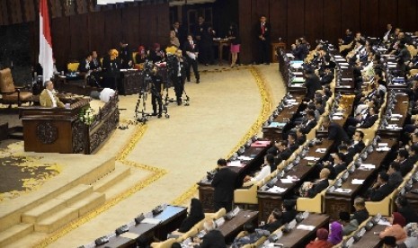 Fraksi DPD menyampaikan nama paket calon pimpinan MPR dalam sidang paripurna di Gedung Paripurna Nusantara I, Kompleks Parlemen Senayan, Jakarta, Selasa (7/10). 