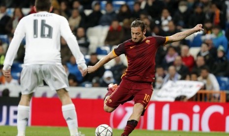 Francesco Totti (kanan)