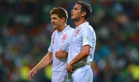 Frank Lampard bersama Steven Gerrard sewaktu membela tim nasional Inggris