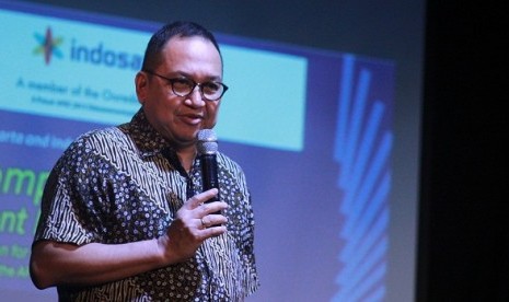 Freddy H.Tulung menjelaskan mengenai APEC dan dampaknya liberalisasi dan pasar bebas bagi Indonesia