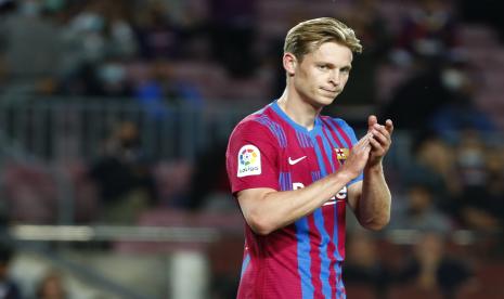 Gelandang Barcelona Frenkie De Jong. Manchester United tertarik untuk memboyong De Jong pada bursa transfer musim panas 2022 ini.