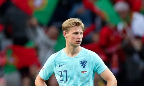 Frenkie de Jong usai dikalahkan Portugal di di Stadion Dragao, Porto, Portugal, Senin (10/6) dini hari WIB.