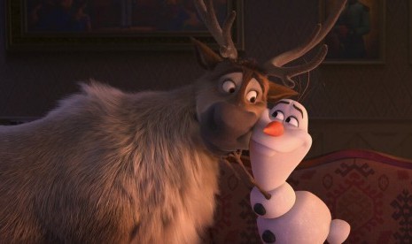 Makhluk salju Olaf dari film Frozen. Episode pertama At Home With Olaf telah tayang di Youtube untuk hibur anak-anak di rumah.