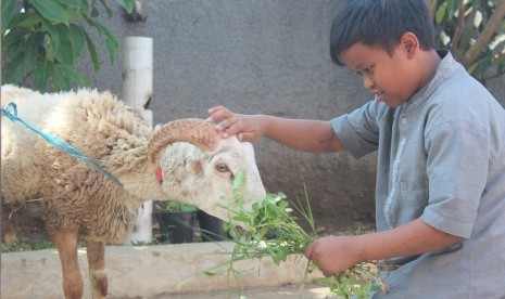  Fuad (13), seorang siswa SMP Juara Bandung sudah mampu berkurban.