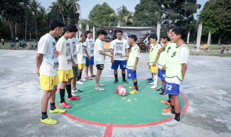 Fun futsal dilaksanakan di Desa Semangus sebagai wadah melatih kemampuan, serta meningkatkan sportivitas antar kawula muda.