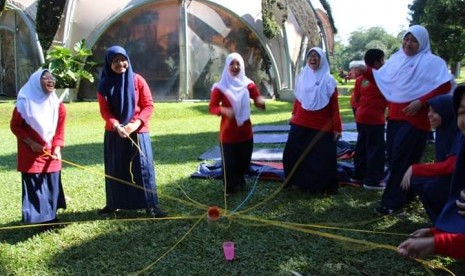 Fun Math and Science Outdoor Learning, program kerja sama apik antara Klinik Pendidikan MIPA dan MP UIN. 