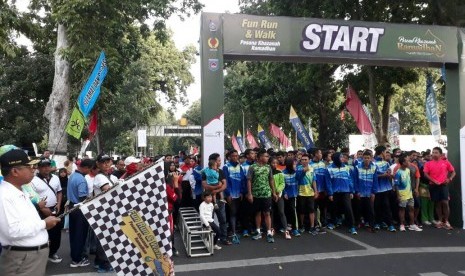 Fun Run & Walk Pesona Khazanah Ramadhan yang diikuti ribuan warga Mataram, NTB, Ahad (22/5) berlangsung semarak. 