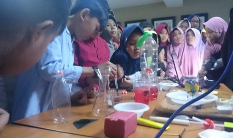 Fun Science di Kantor Republika, Sabtu (2/2). 