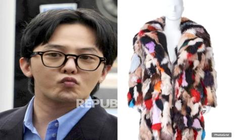 G-Dragon (kanan) melelang mantel bulunya. Mantel tersebut terjual dengan harga hampir Rp 2 miliar.