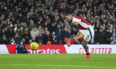 Gabriel Jesus mencetak gol ke gawang Crystal Palace pada laga perempat final Piala Liga Inggris atau Piala Carabao di Stadion Emirates, London, Kamis (19/12/2024) dini hari WIB.