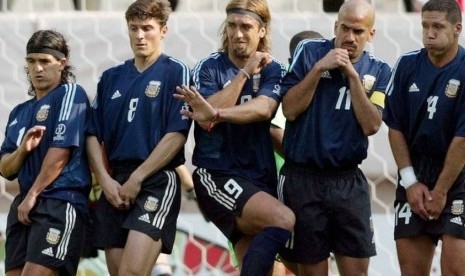 Gabriel Omar Batistuta (tengah) saat membela timnas Argentina.