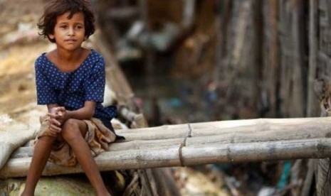 Gadis cilik Rohingnya di sebuah kamp pengungsian di Bangladesh.