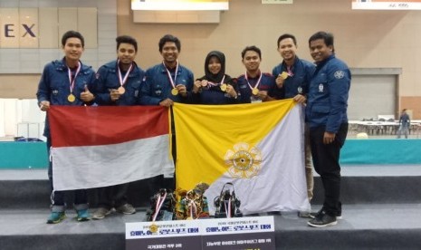 Gadjah Mada Robotic Team (GMRT) yang berlaga di International Robot Contest (IRC) 2018 di Korea Selatan.