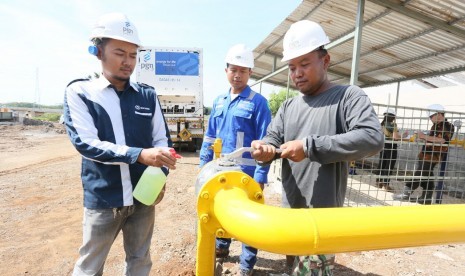 Gagas Energy Indonesia mengalirkan Compress Natural Gas (CNG) atau gas alam terkompresi  untuk produsen aspal nasional PT Liman Jaya Trans Mix, Senin (28/5)