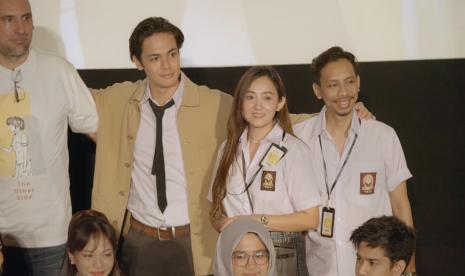 Gala Premier The Other Side, Jumat (11/3/2022) akhir pekan lalu dihadiri oleh youtuber Meisita Lomania yang sontak mencuri beberapa perhatian beberapa tamu di sana.