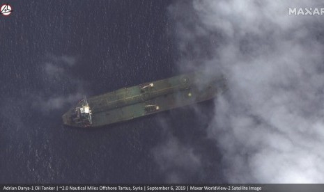 Gambar satelit dari Maxar Technologies pada Jumat (6/9) menunjukkan kapal tanker Iran, Adrian Darya-1, di lepas pantai Tartus, Suriah.