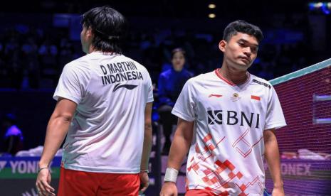 Ganda putra Leo Rolly Carnando (kanan) dan Daniel Marthin setelah tersingkir dari All England 2023.