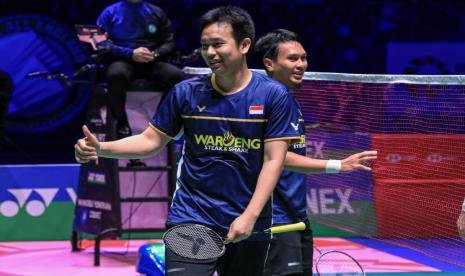 Ganda putra senior Indonesia Mohammad Ahsan/Hendra merayakan kemenangan di All England 2023.