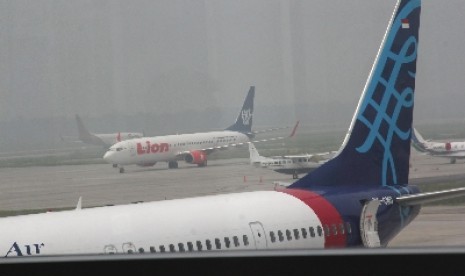 Gangguan asap membuat pesawat tidak bisa terbang dari Bandara Kualanamu, Medan.